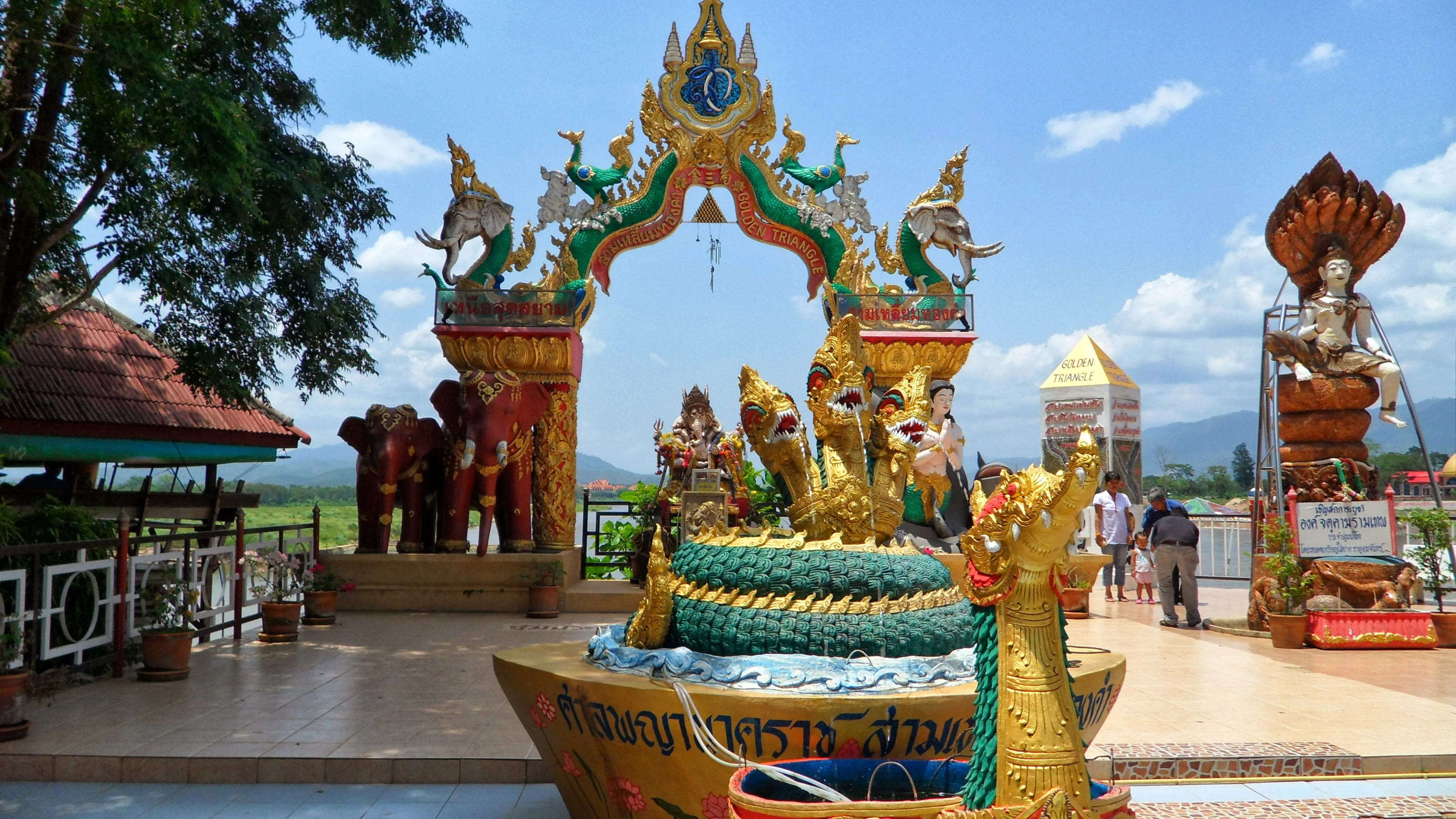 จุดชมวิวสามเหลี่ยมทองคำ แม่น้ำโขง 3 แผ่นดิน