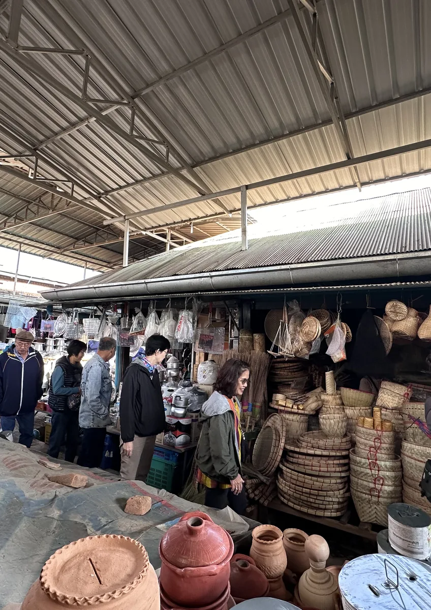 เที่ยวเชียงตุงผ่านกาดเก่า หนองตุง และจังหวะเมืองทั้งวัน ภาพหน้าบทความ Morning Market
