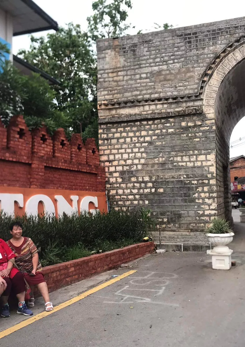 Chiangtung Red Gate 01