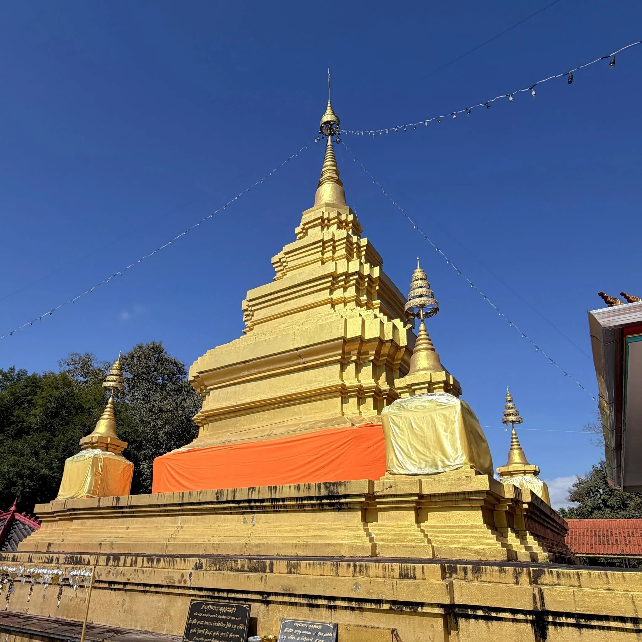 4. พระธาตุจอมแจ้ง อ.แม่สรวย จ.เชียงราย
