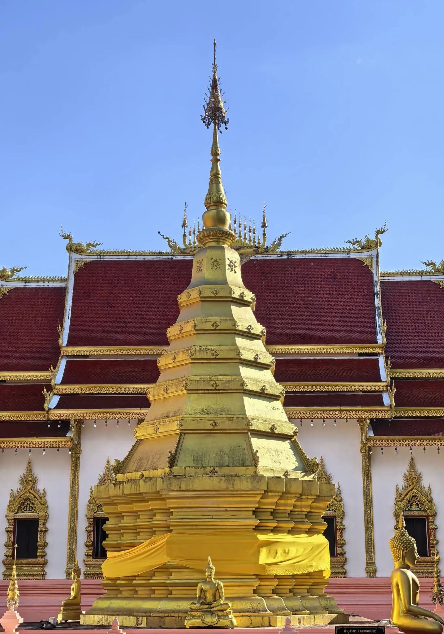 8. พระธาตุจอมจันทร์ อ.แม่จัน จ.เชียงราย