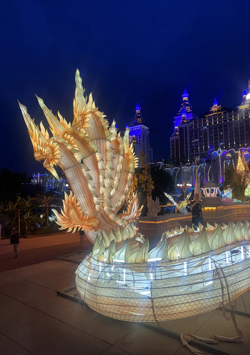 สิบสองปันนาในจังหวะที่ช้าลง เมือง วัด และบรรยากาศที่ค่อย ๆ ทำให้ทริปมีความหมาย ภาพหน้าบทความ เมืองใหม่เก้าจอม